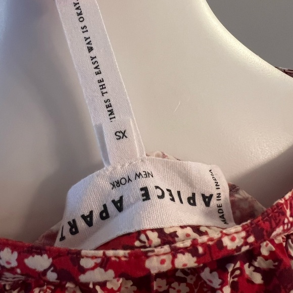 A piece apart red floral top, mitte top - Picture 5 of 7